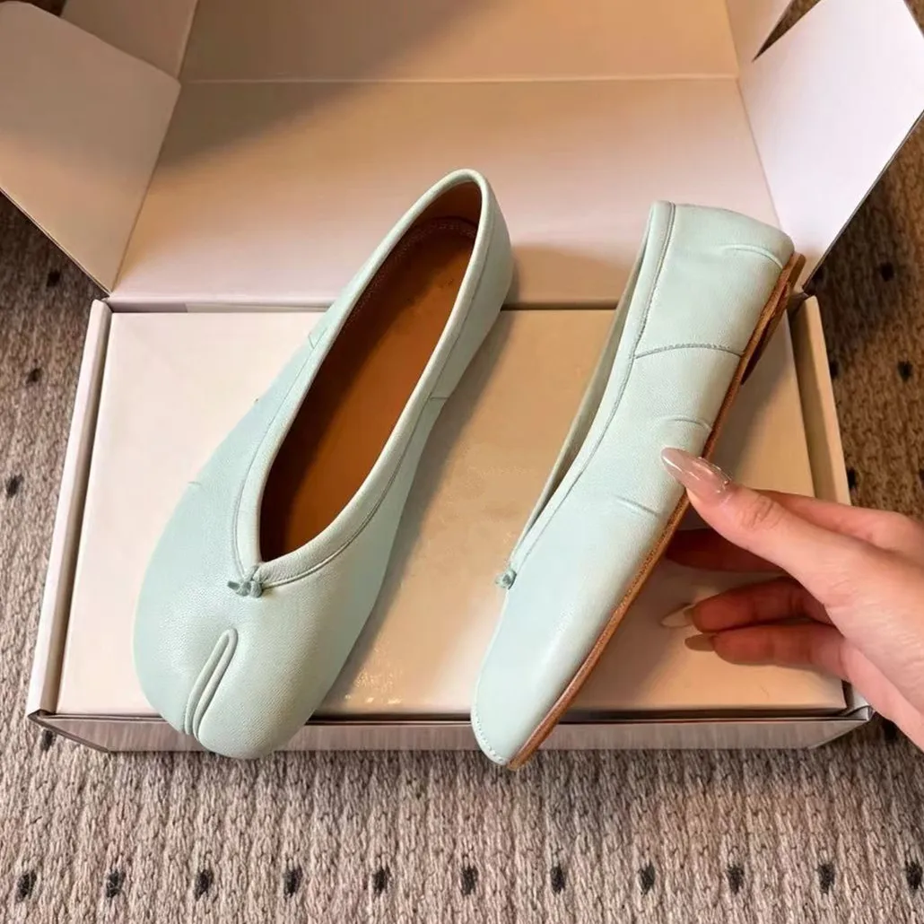 High Quality 2026 New Split Toe Shoes Mint Green Leather Soft Flat Single Shoes Pig Hoof Shoes Women's Fashion Ballet Shoes