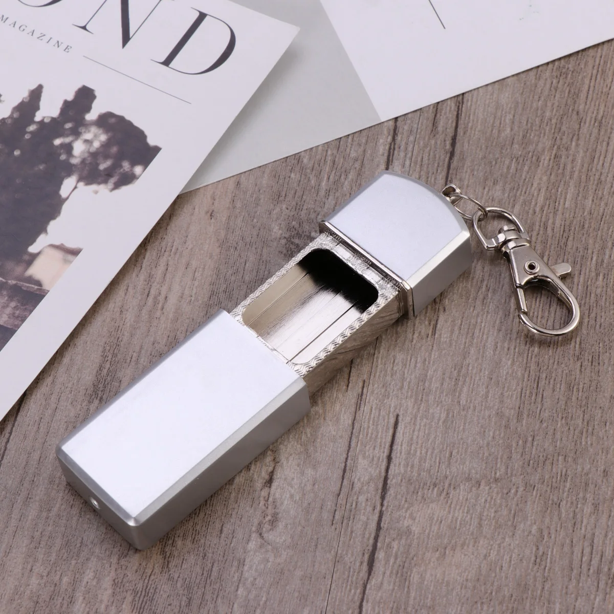 

Mini Portable Ashtray Keychain Smoking Outdoor Ashtraysashtray with Lid