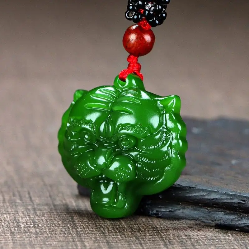 

Natural Chinese Jade Green Hand Carved Tiger Head Pendant Fashion Boutique Jewelry Men and Women Necklace Popular Gift