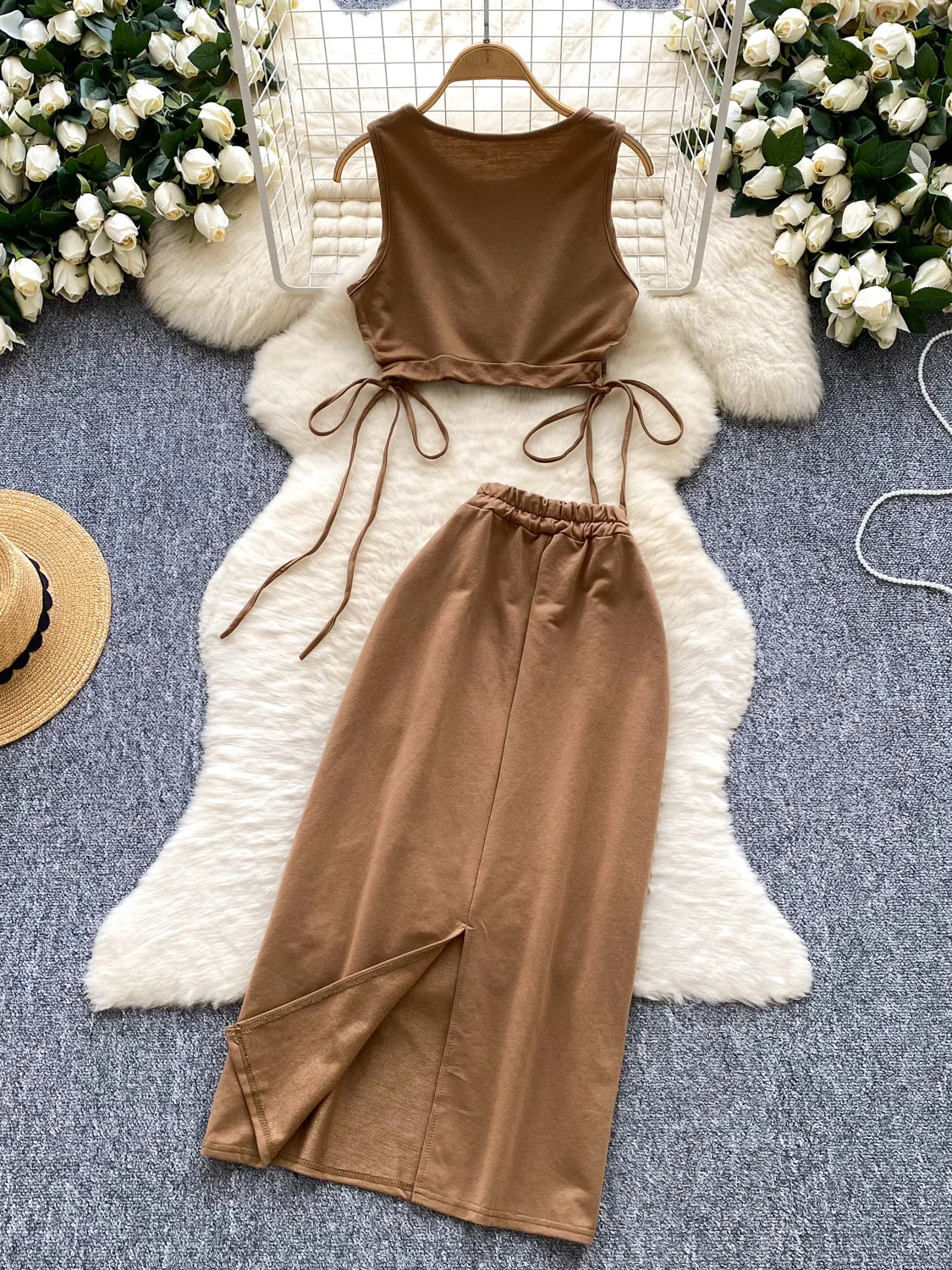 

Комплект Dopne Hot Girl, женский летний укороченный топ на шнуровке, жилет плюс длинная юбка с эластичной резинкой на талии, моющийся двухсекционный...