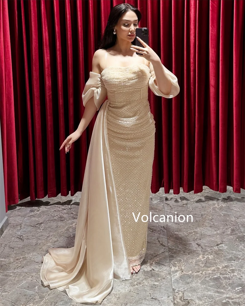 فساتين طويلة مخصصة ثنيات مستقيمة مكشوفة الكتف مناسبة مخصصة للحفلات المسائية رسمية لامعة رائعة
