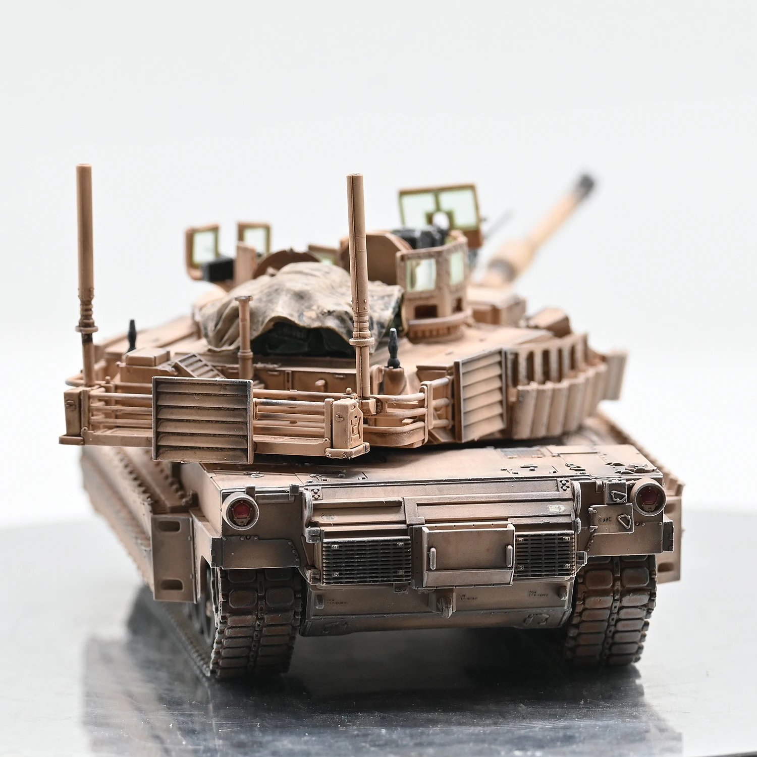 1/72Scale  US M1A2 TUSK II Finished Tank Model Desktop Static Ornament Simulation Combat Vehicle Model Birthday Gifts