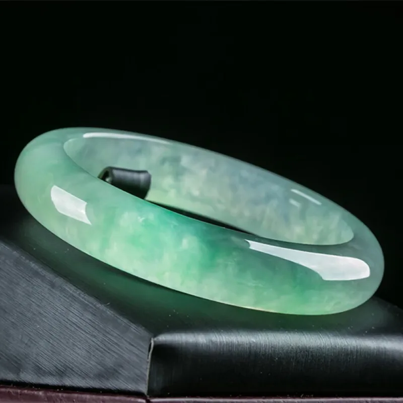 

Ice Light Green Fashion Bracelet, Temperament Personalized Daily Jade Bracelet