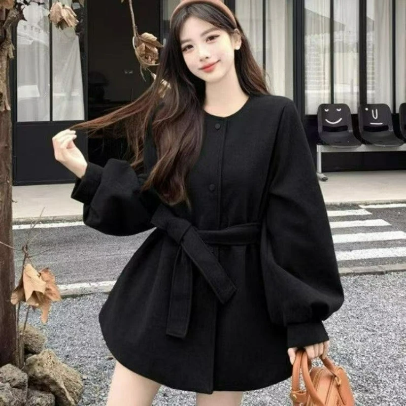 Cappotto di lana girocollo da donna 2026 Autunno/Inverno Nuovo stile Manica a lanterna Giacca calda di lana con lacci in vita per le donne