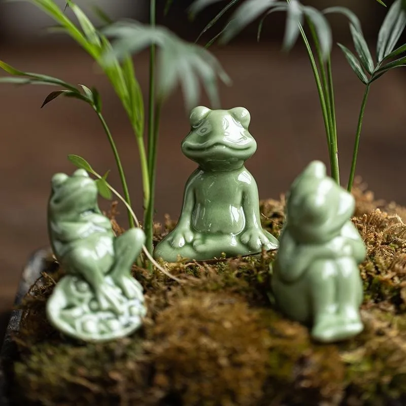 1pcs Creative Ceramic Frog Tea Pet Raisable Craft Ornament Mini Micro Landscape Decor for Tea Table Zen Tea Room Accessory