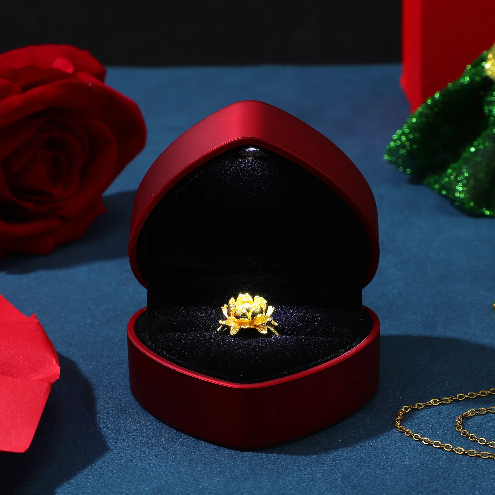 

Коробка для кольца в форме красного сердца со светодиодной подсветкой, встроенным прожектором, высококачественной внутренней отделкой, для свадьбы, годовщины, Дня святого Валентина