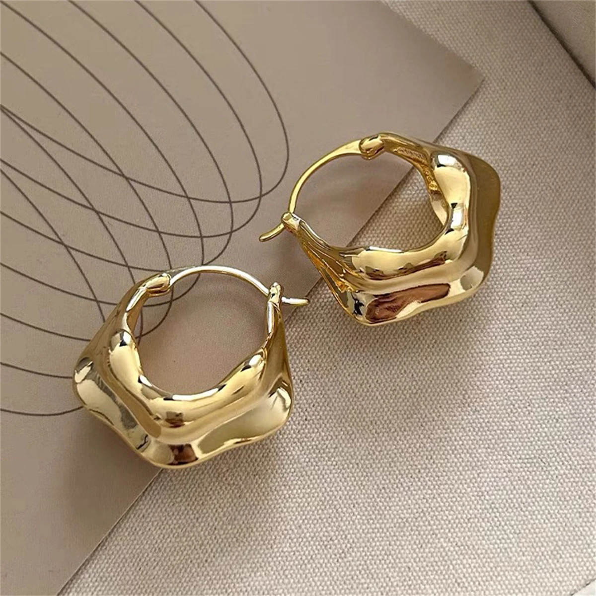 

WAKA Trendy Irregular Hoop Earrings for Women Textured Statement Earrings Fashionable Retro Jewelry Unique Gift for Girls