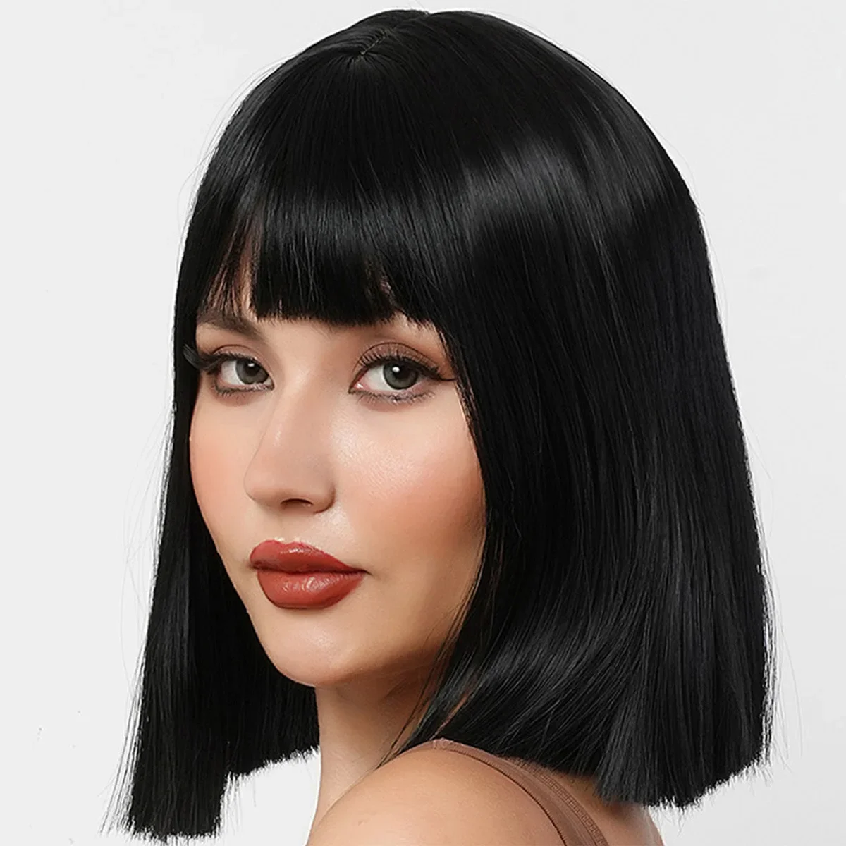 مباشرة من الشركة المصنعة شعر مستعار عبر الحدود المرأة بوب قصير مستقيم غطاء من الألياف أسود اللون وصلات شعر برازيلي
