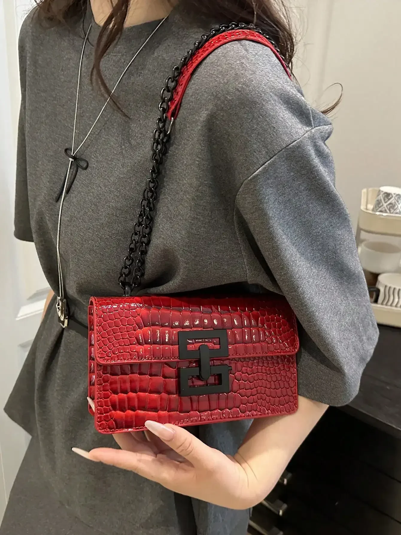 Mini Retro Women's Shoulder Bag, Metal Chain Lightweight Crossbody Bag, PU Material, Casual Flap Lock Square Bag, Crocodile Skin Bag, Girl's Shopping Bag, Suitable For Women's Daily Commute