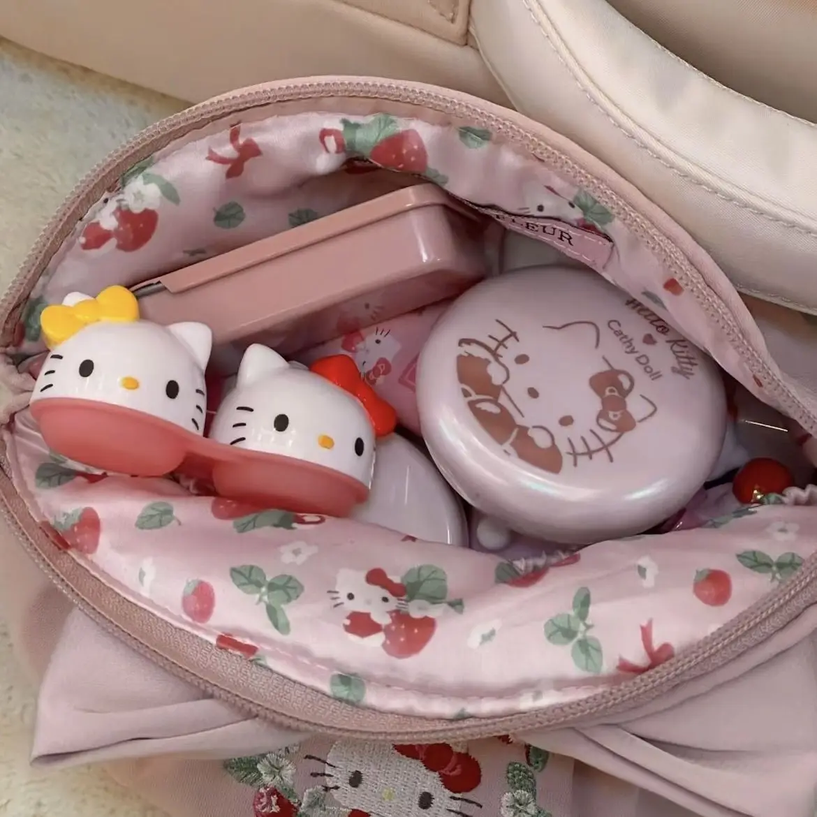 Sac japonais Hello Kitty à nœud coquille, sac de rangement mignon, doux et girly, trousse de maquillage brodée de grande apparence