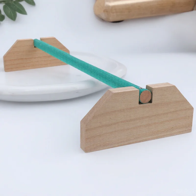 Wooden Chicken Perch Natural Wood Standing Rod For Chickens Birds Bite-Resistant Play Stand Indoor Roosting Bar Hens Perch