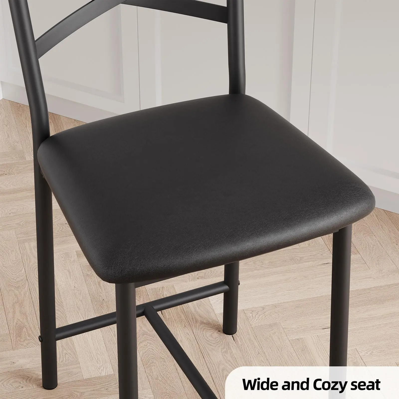 Juego de 4 Taburetes de Bar de 26 Pulgadas, Sillas de Bar Altas con Respaldo y Cojín Grueso, Sillas de Comedor Tapizadas con Asiento Acolchado, Taburetes para Isla de Cocina, Bar, Comedor, Negro Moderno