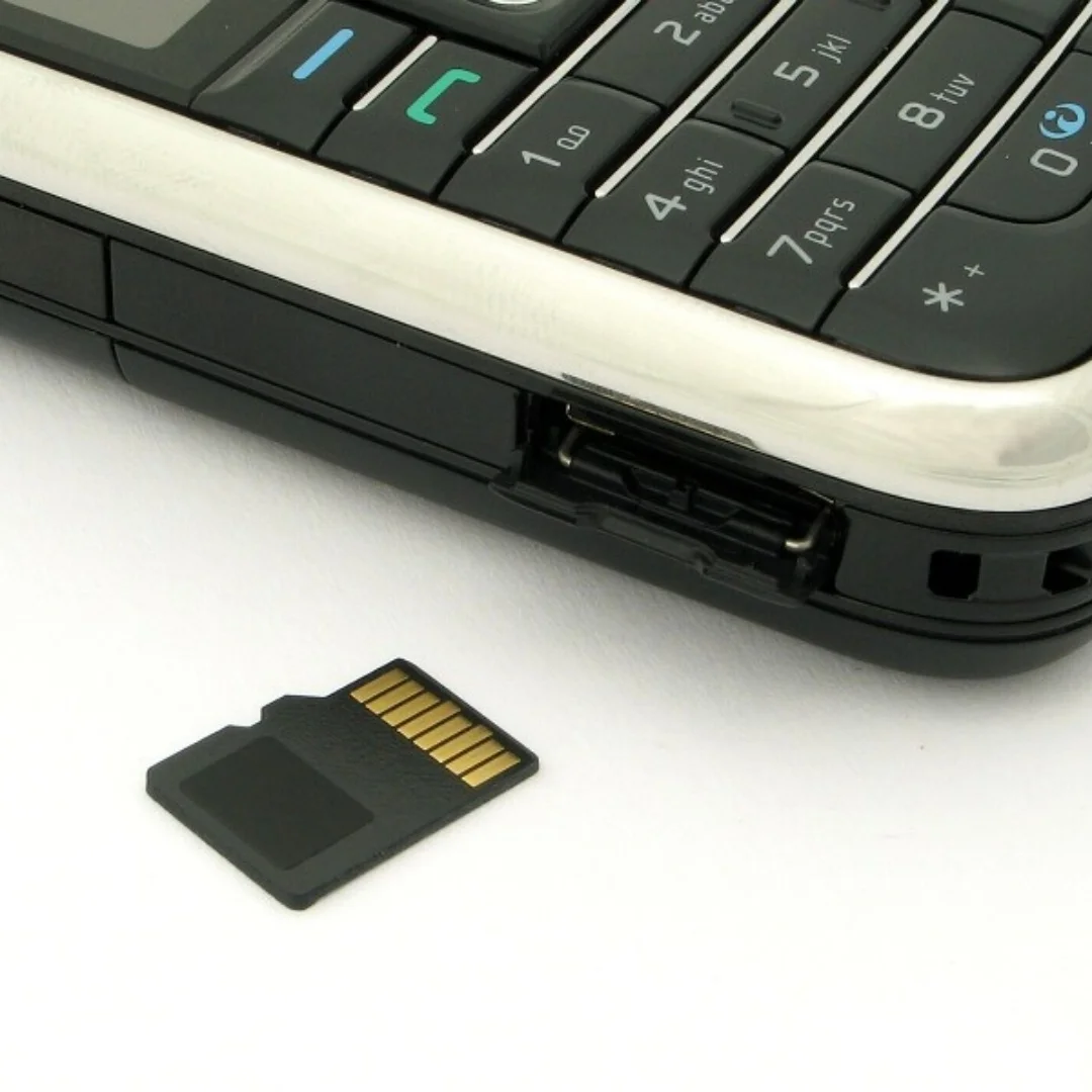 لوحة مفاتيح أصلية غير مقفلة 6233 بشريحة واحدة GSM 900/1800/1900 بلوتوث MP3/MP4 للهاتف المحمول متعددة اللغات مصنوعة في فنلندا