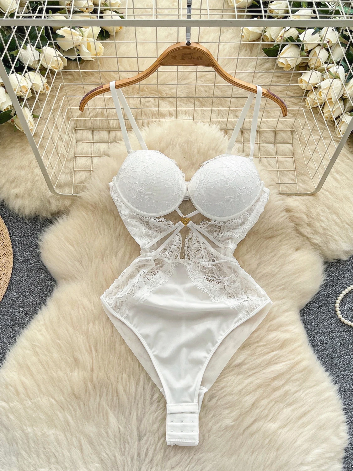 レースの透かし彫りスプライスワンピース レディース ベースタンクトップ 透かし彫りデザイン 通気性抜群 快適 ハイウエストショートパンツ