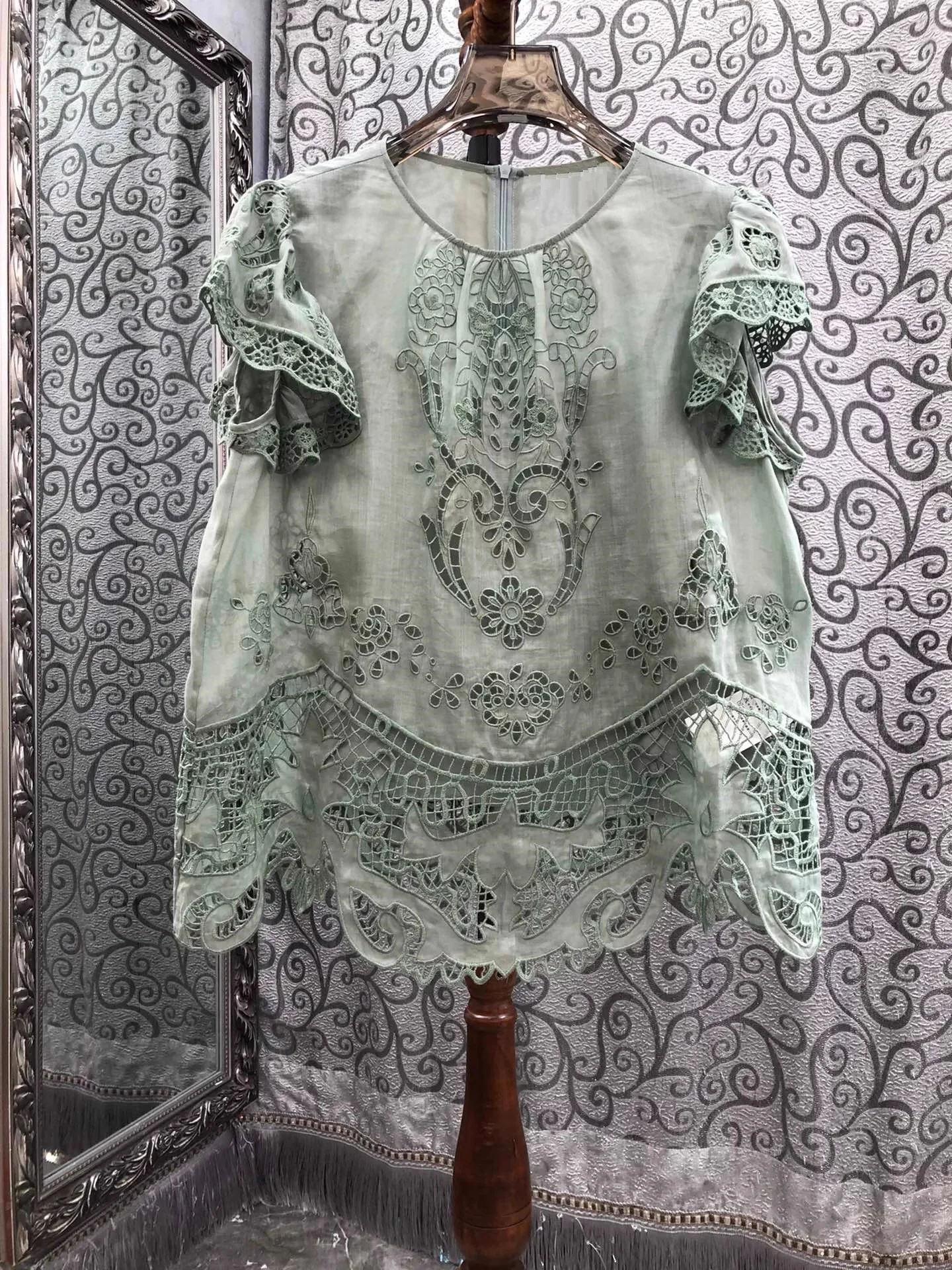 

Top Quality New Designer Blouse 2025 Summer Style Women Hollow Out Embroidery Short Sleeve Green White Vintage Cotton Linen Tops