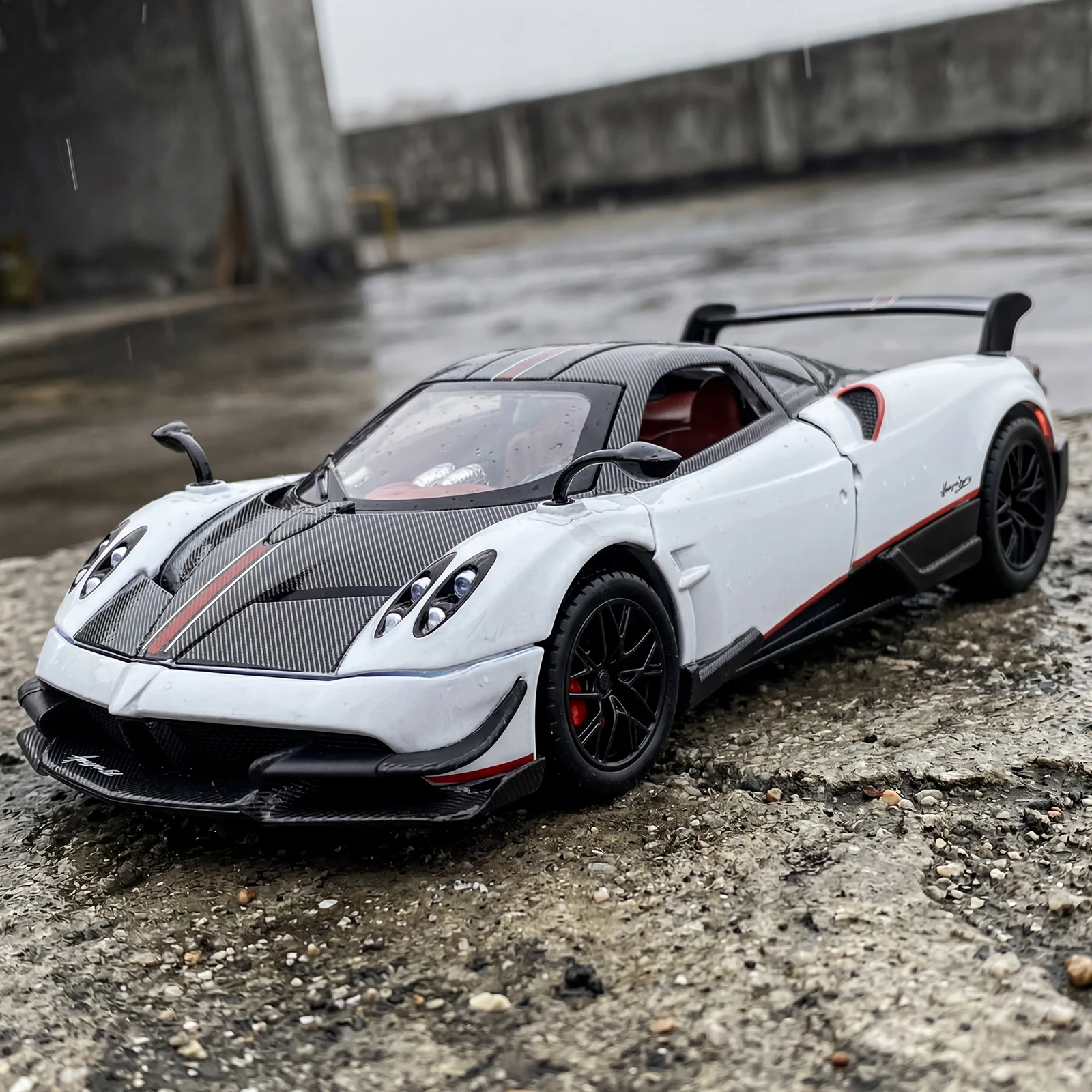 1:24 Huayra BC Hypercar Alloy Sports Car Model Diecast Metal Racing Car Model Sound And Light Pull Back Car Birthday Gift