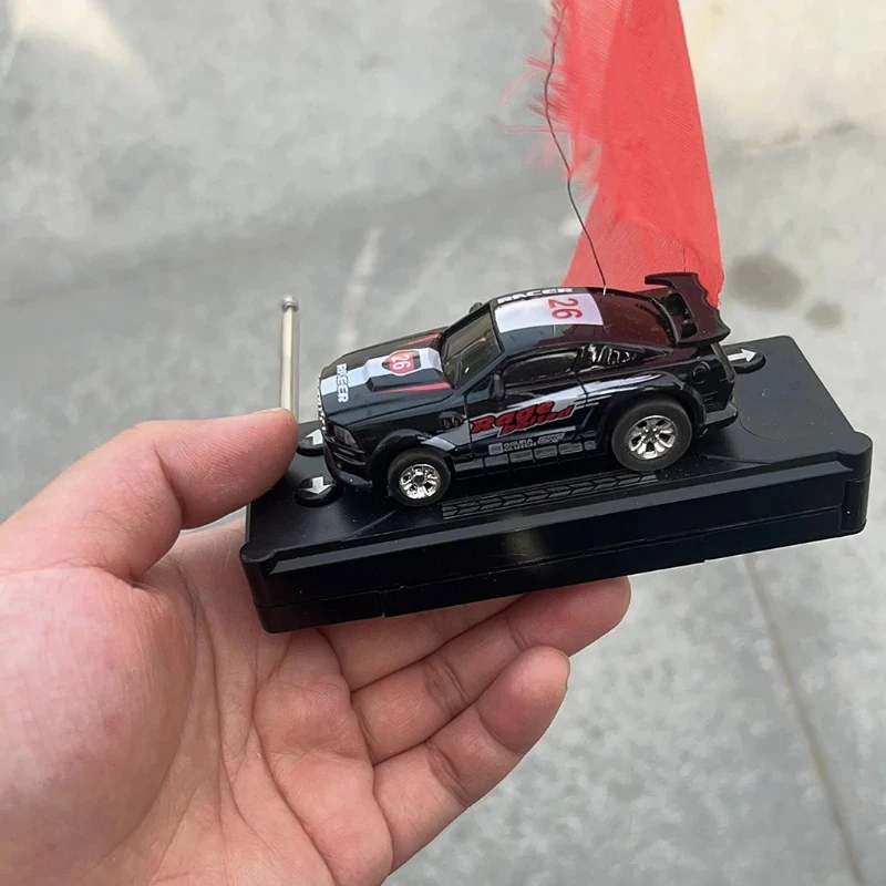 سيارة RC صغيرة 20KM/H - سيارة سباق صغيرة بحجم كوك 4WD، لعبة مجسمة عالية السرعة للتحكم عن بعد لهدايا الأطفال #4