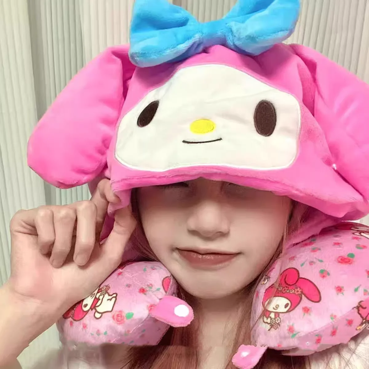 

Cartoon Melodyu-Shaped Hooded Neck Pillow Hello Kitty Travel Blackout Nap Pillow Office Japanese Style Pillow with Hat Girl