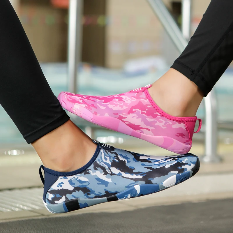 Zapatos de agua ultraligeros y transpirables para hombre y mujer, zapatos de natación de secado rápido, antideslizantes, resistentes al desgaste, para playa, superventas