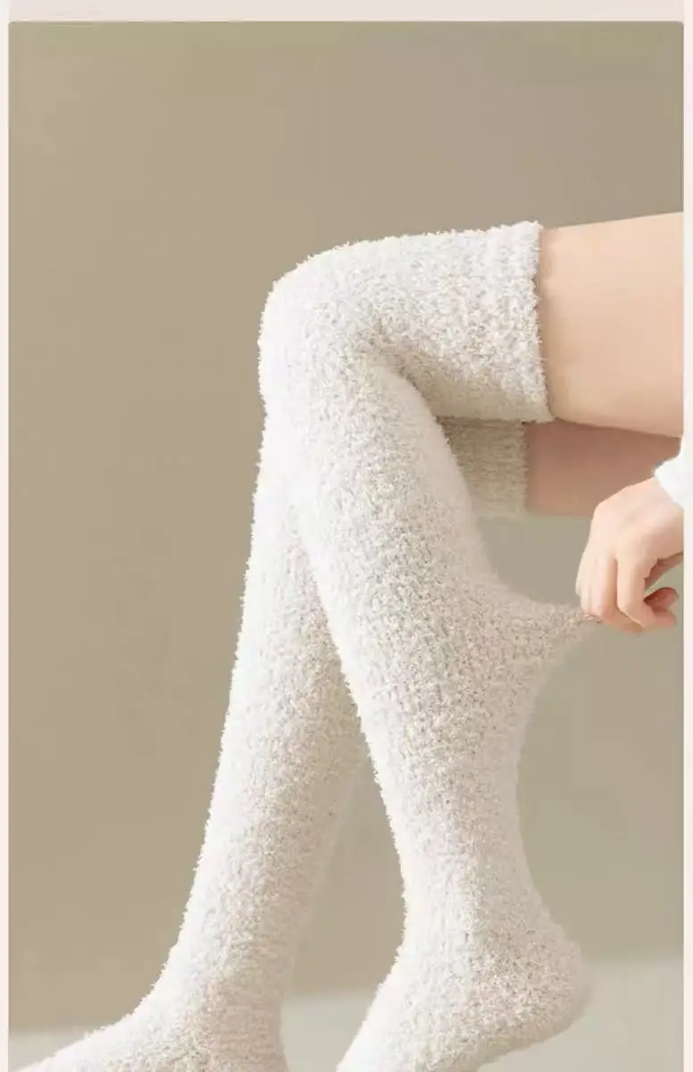 冬用暖かいコーラルフリースオーバーニーハイソックス 女性用 プラッシュホームスリープフロアロングストッキング 通気性あり