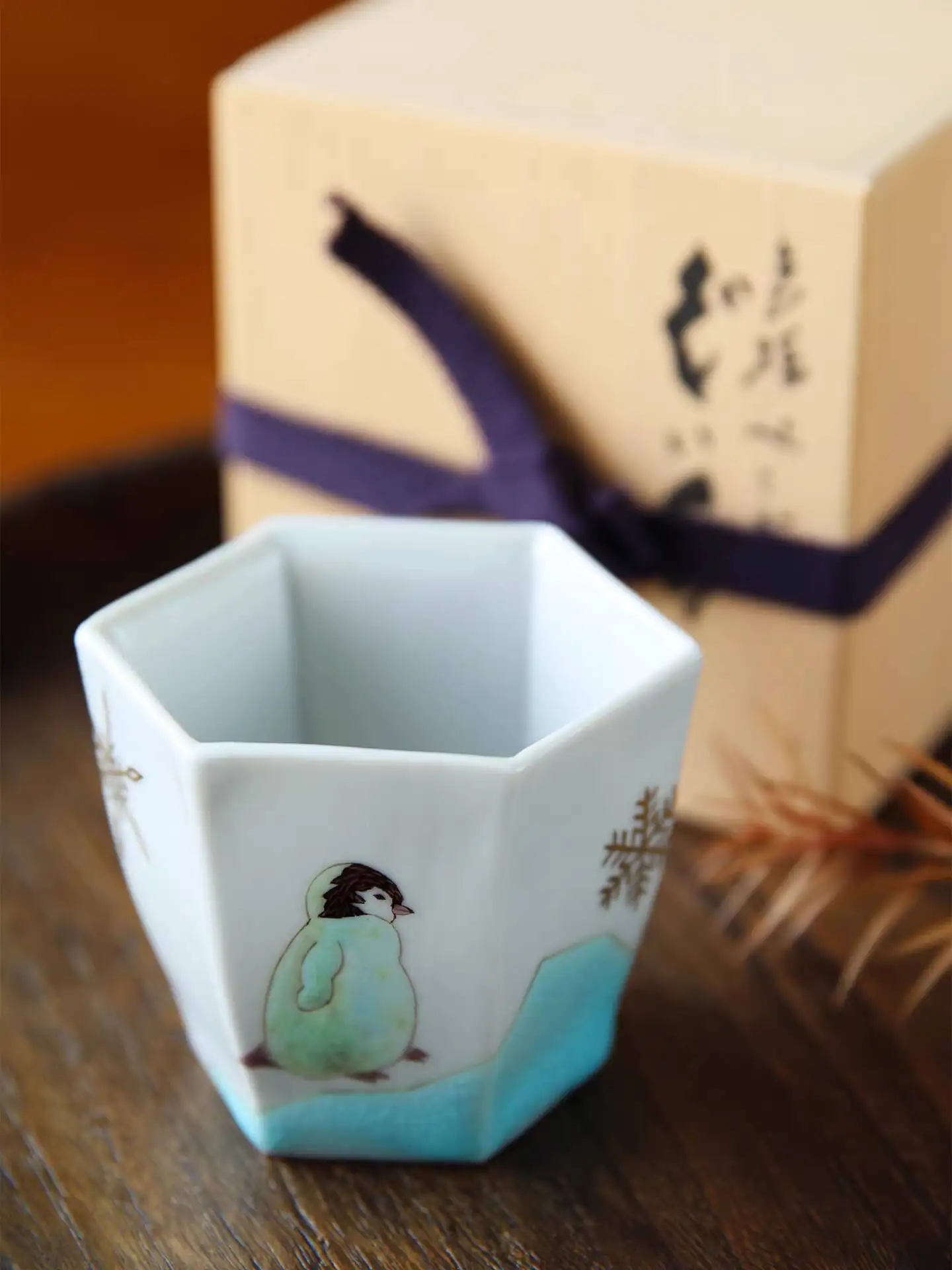 Wooden Box Set Japanese Imported Kutani Ware Yamagishi Aoshige Hand-Painted Ice And Snow Penguin Hexagonal-Shaped Sake Tea Cup