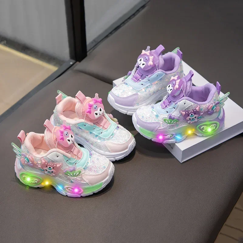 

Кроссовки со светодиодной подсветкой Sanrio Kawaii Kuromi, повседневная обувь для маленьких девочек, детская весенняя новая нескользящая спортивная обувь с героями мультфильмов, светящаяся обувь