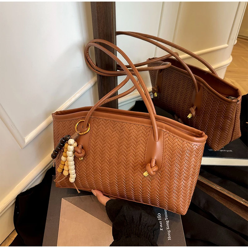 

Новая тканая сумка на плечо, большая вместительная простая сумка для подмышек, офисная сумка-тоут, модные женские сумки с подвеской