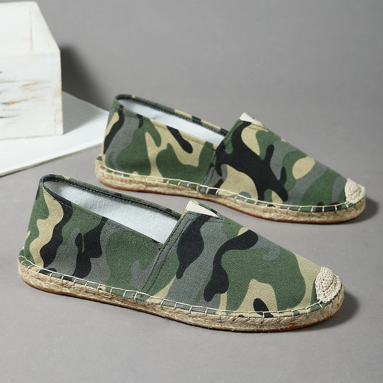 Mocasines de lona con suela de cuerda de cáñamo para hombre, zapatos de tela informales para vacaciones, zapatos planos de suela plana, zapatos de tela transpirables tejidos para mujer, zapatos antideslizantes de paja de camuflaje para hombre alpargatas bordadas para Parejas para hombre y mujer, zapatos de pescador, planos verdes, zapatos de lona azul, zapatos verdes militares, zapatos de tela azul, zapatos de tela azul Las suelas estrechas son especialmente recomendadas para comprar una talla más grande)
