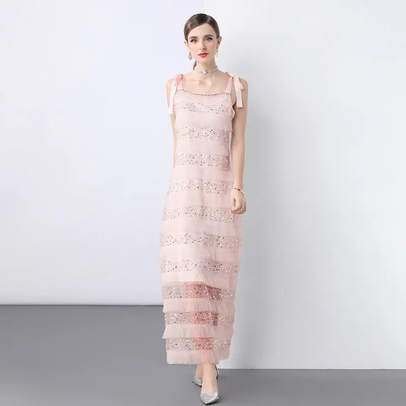 Vestido de Verão 2025 com Manga Longa e Saia em Camadas, Deco com Miçangas e Franjas, Acabamento em Renda com Nó de Borbo...