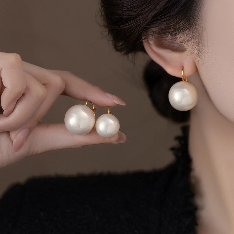 2026 Early Spring New Vintage Hepburn Style Large Pearl Earrings For Women Round Face Slimming Style French Jewelry Accessories