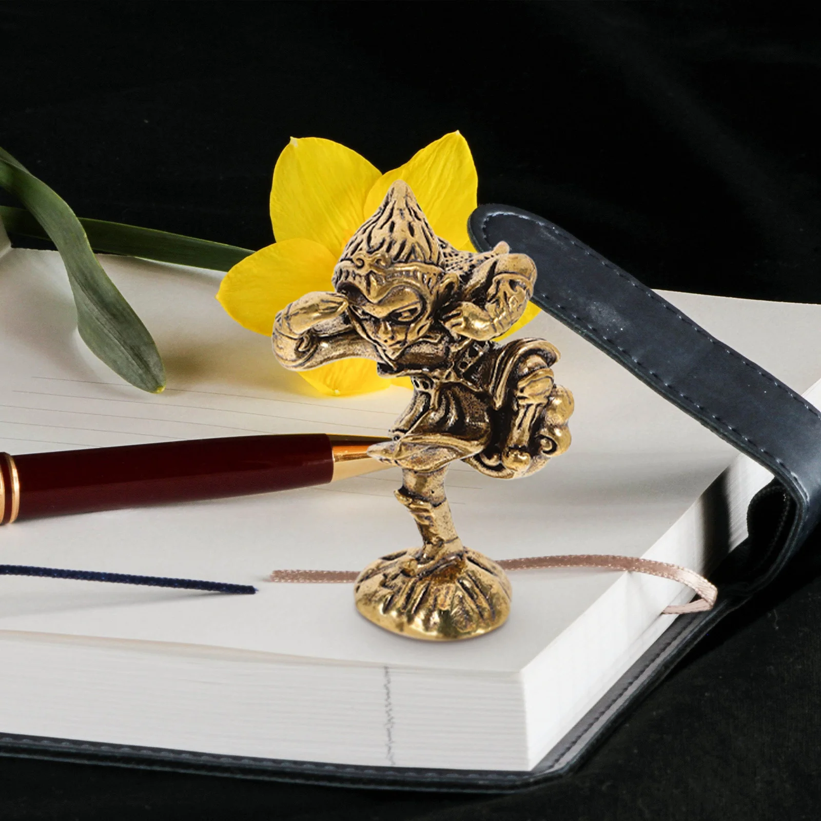 

Monkey King Statue Sun Wukong Office Desk Decor Animal Statues Indoor Tabletop Shelf Decor Gift