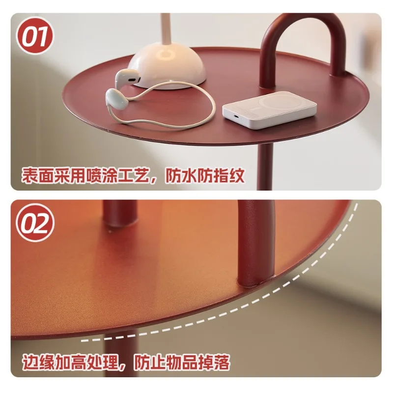 شقة صغيرة مبتكرة، أريكة معيشة راقية، بجانب يدوية، بجانب السرير للقهوة