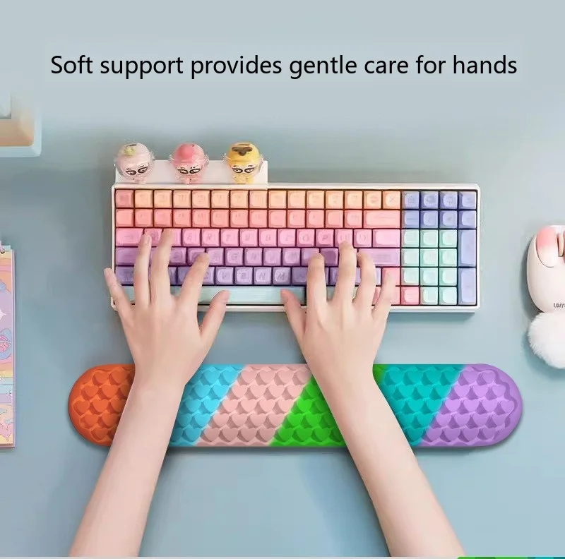 Silikon-Tastatur-Handballenauflage in Herzform, 3 Farben, ergonomische rutschfeste Schreibtischunterlage für Büro und Gaming – Detail 1