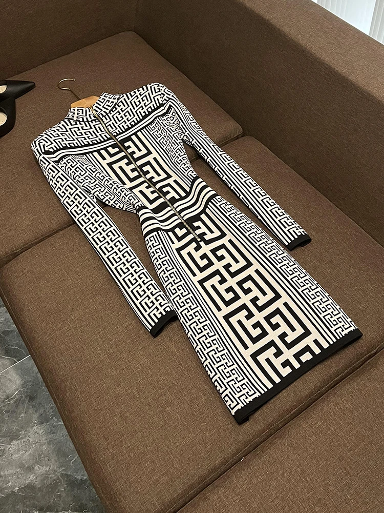 กระโปรงทรงเอ ลายเรขาคณิต แขนยาว คอตั้ง รุ่น B897 ชิ้นเดียว สไตล์ลำลอง ใส่ทำงาน ใส่เที่ยว ฤดูใบไม้ร่วง ความยาวปานกลาง