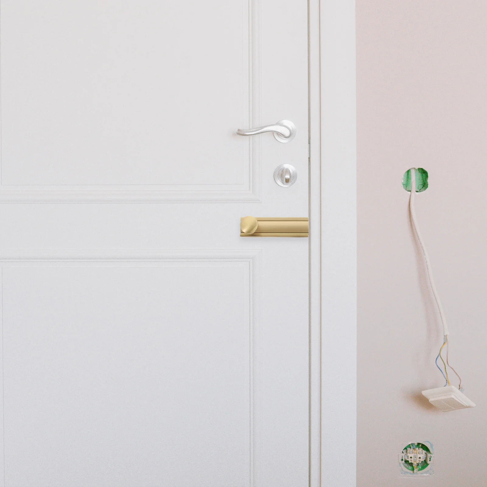 

90 Degree Right Angle Barn Door Lock Latch Sturdy Brass Privacy Security Lock Gold Push Pull Design for Bedroom Cabinet Closet