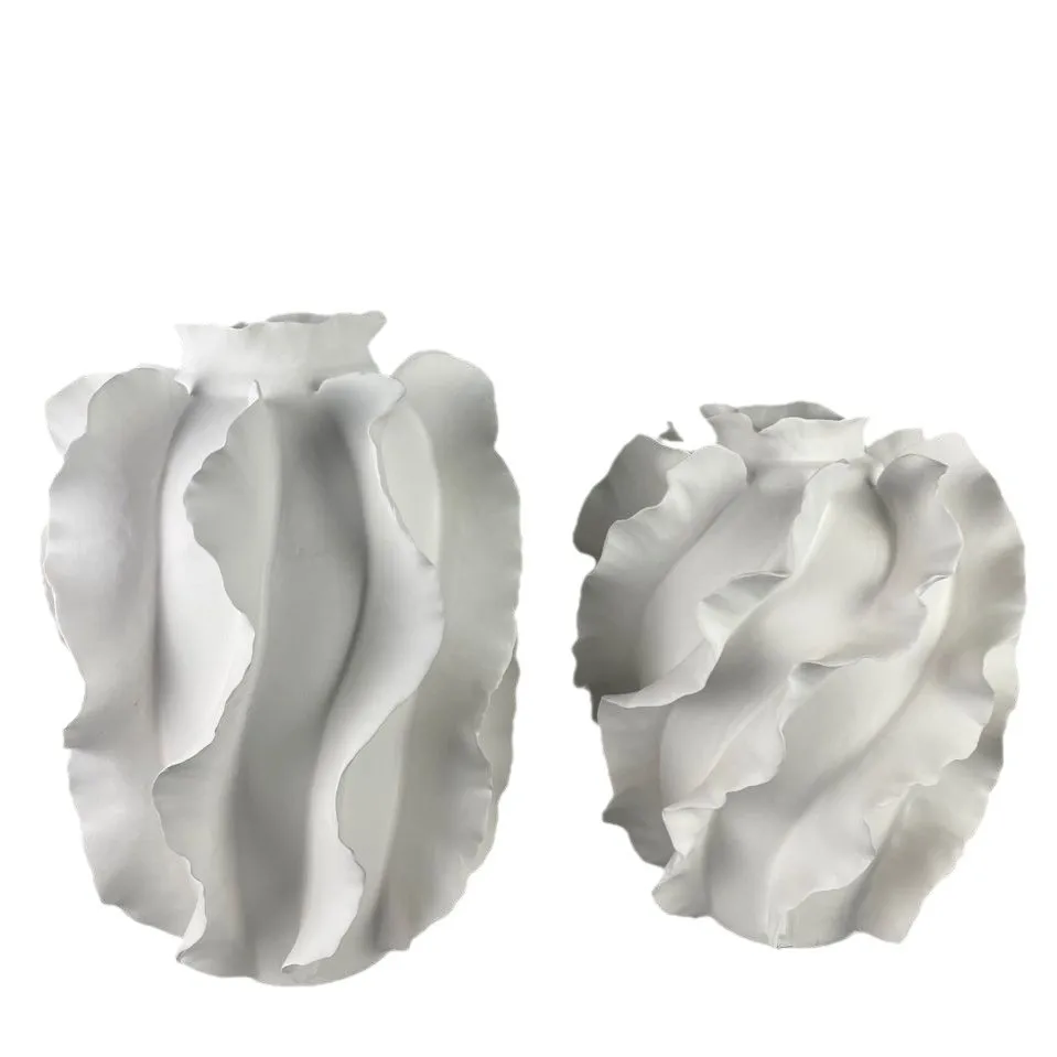 

Modern simple light luxury round ceramics, white vase, model room wavy lace flower arrangement, bogu frame ornament