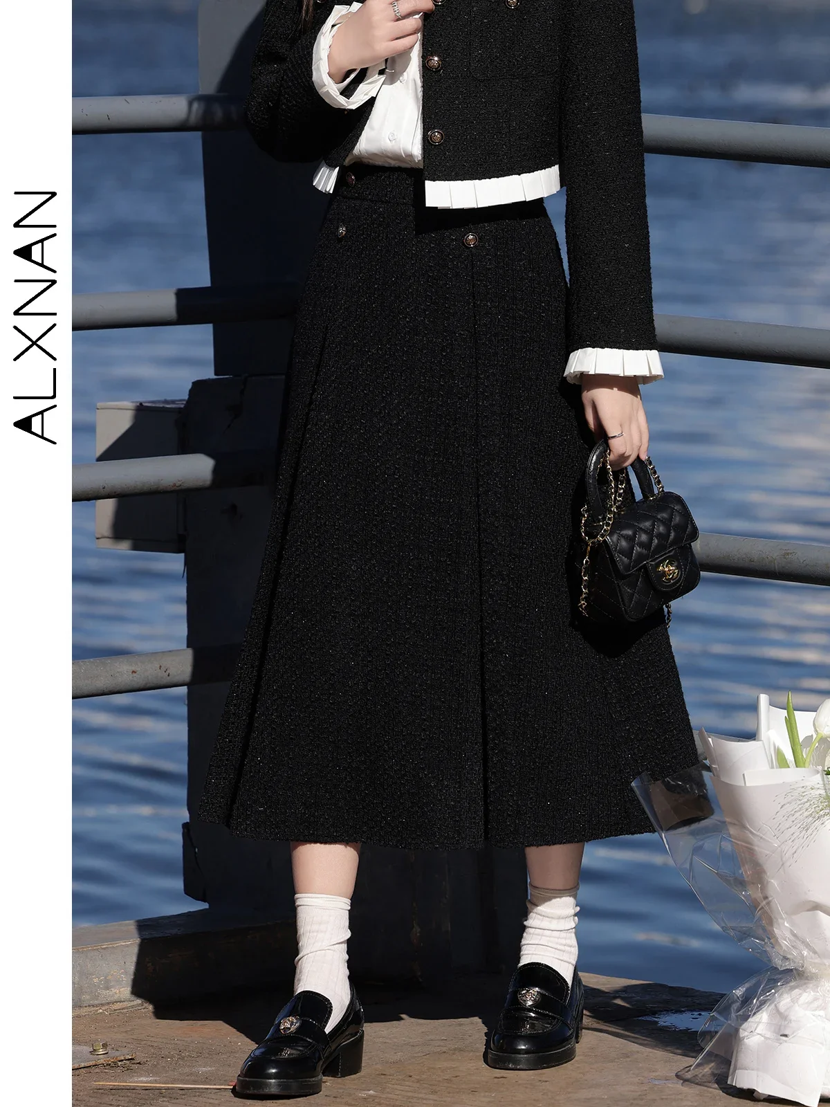 ALXNAN French Women\'s Skirts 2024 Autumn Fashion Black Retro Office Lady Chic Button Sweet A-Line Skirt Sold Separately L33337-2