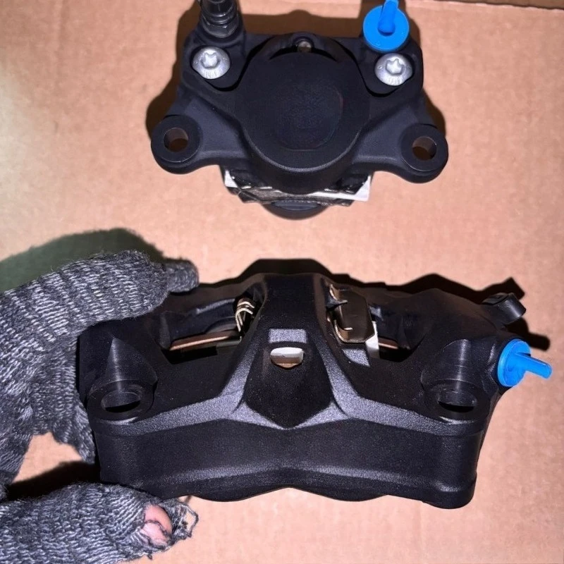 Imported black-red M50S large radiant caliper + black-and-red third-generation Little Crab brake caliper