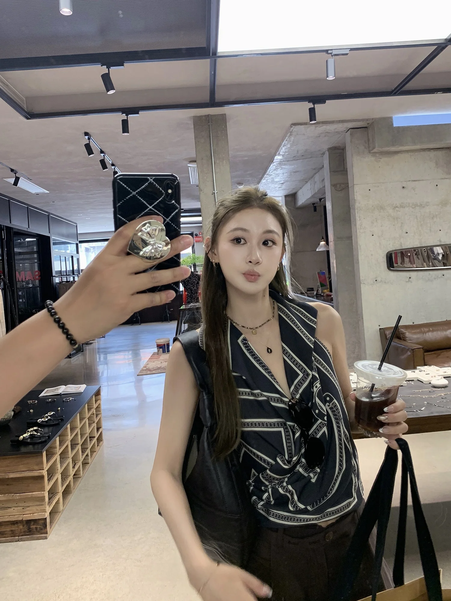 

Летняя винтажная льняная рубашка без рукавов для женщин, с воротником и пуговицами, дышащая, удобная, прямого кроя, с принтом, повседневная.