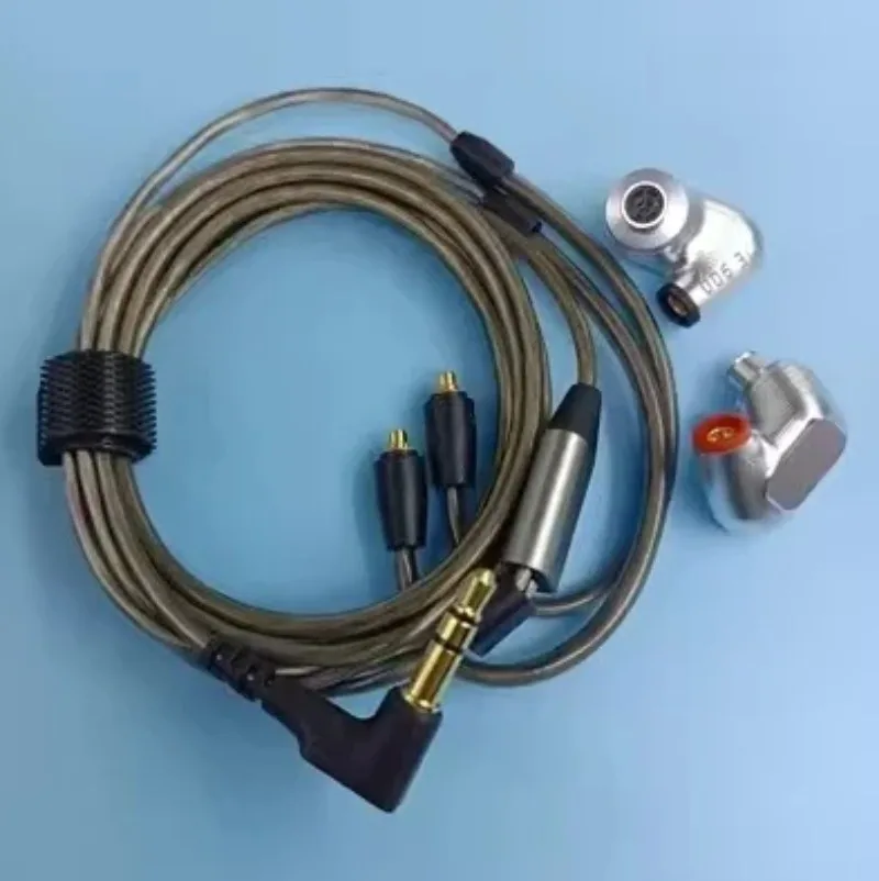 

IE900 earphones, driver of tHe ie600 for thE finished product, and The case of the ie900 is installed.