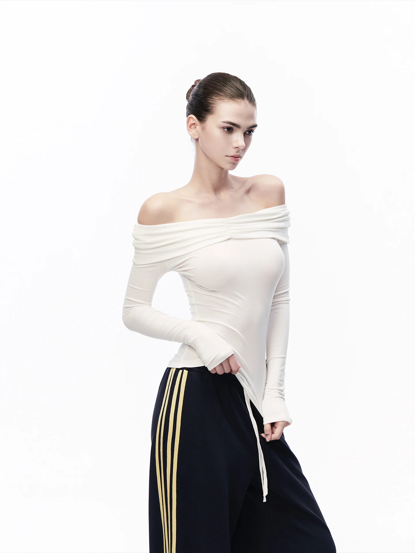 JLAUNT White Shoulder Bared Long Sleeve Women's T-shirt Slimming Design Casual Style Modish Girl Inner Wear American Hot Girl...