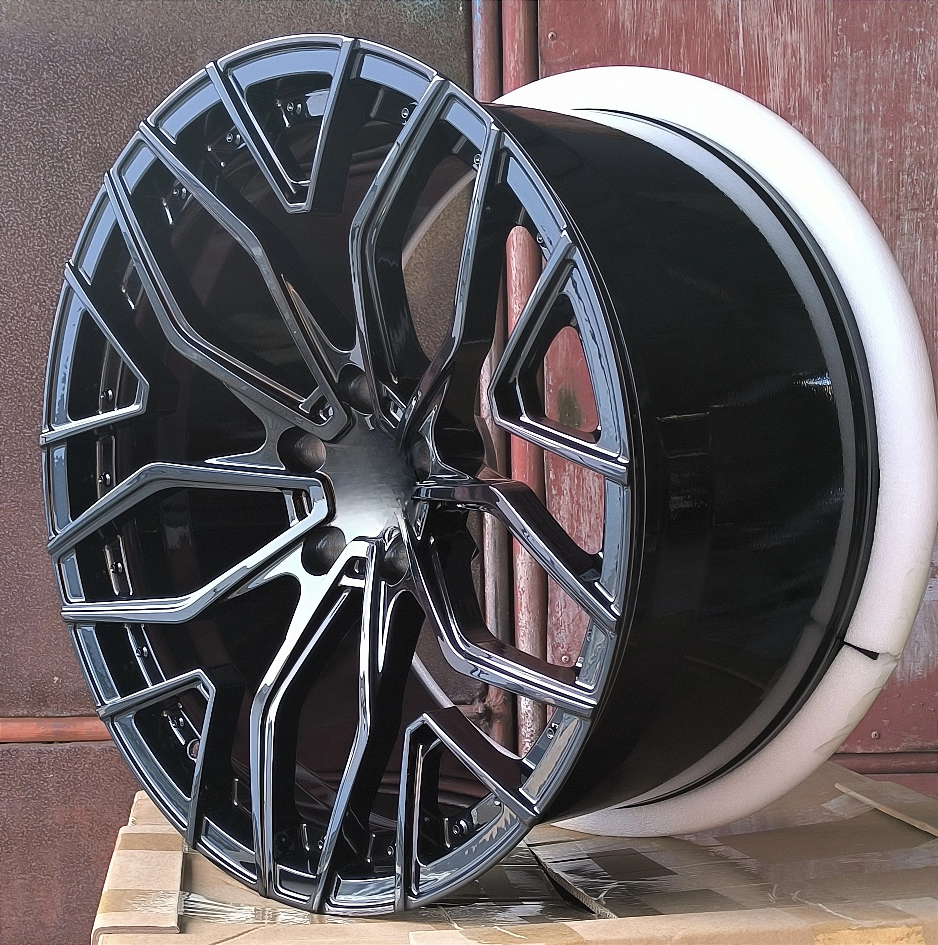 

Precision forged aluminum alloy wheels for off-road vehicles and pickup trucks