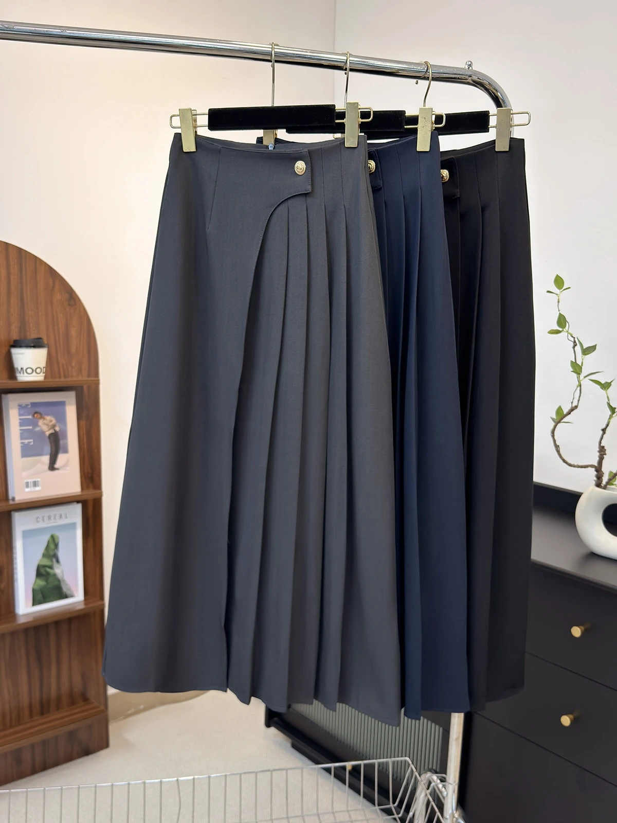 

Корейский повседневный универсальный плиссированный костюм с запахом и юбкой для женщин, весна-осень, средней длины, с высокой талией, утягивающий бедра, Cov...