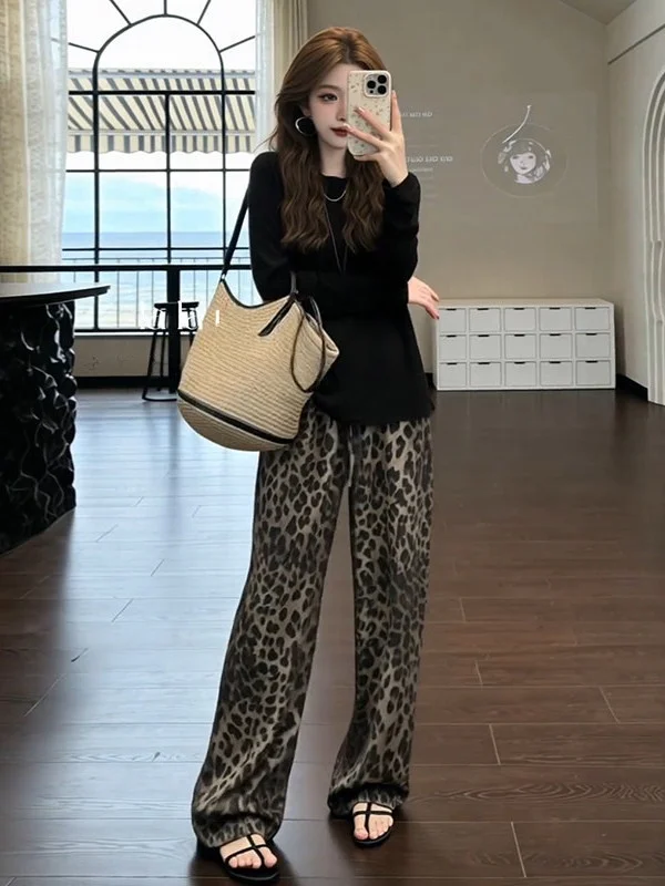

Fashionable Summer 2026 Leopard Print Loose Long Sleeve Top And Pants Set Casual Style Women's Clothing Polyester Material
