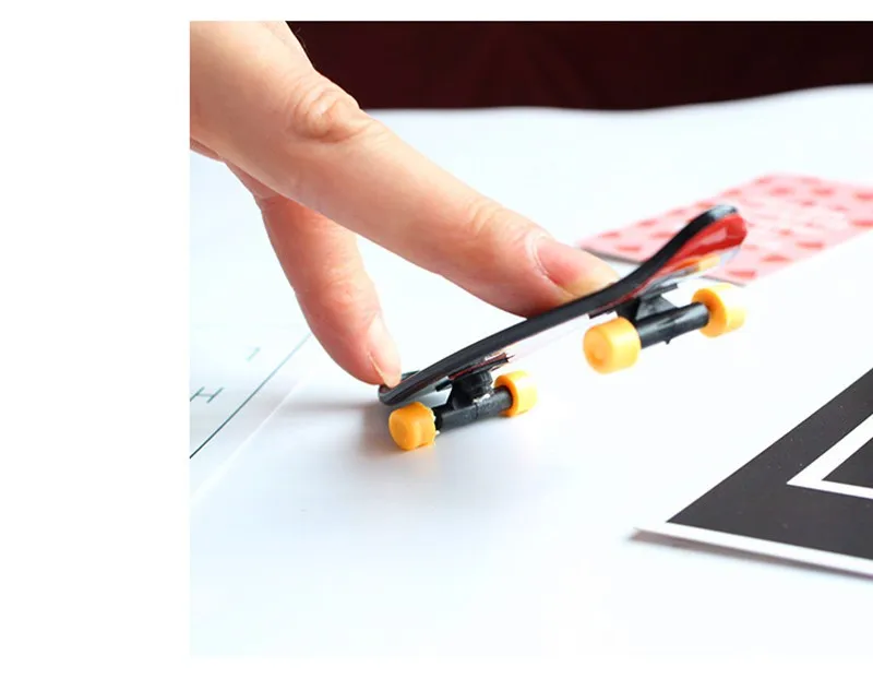 Diskon Besar Roda Bantalan Warna Acak Baru Skateboard Mini Maple Selip Roda Bantalan Stent Plastik Mainan Fingerboard