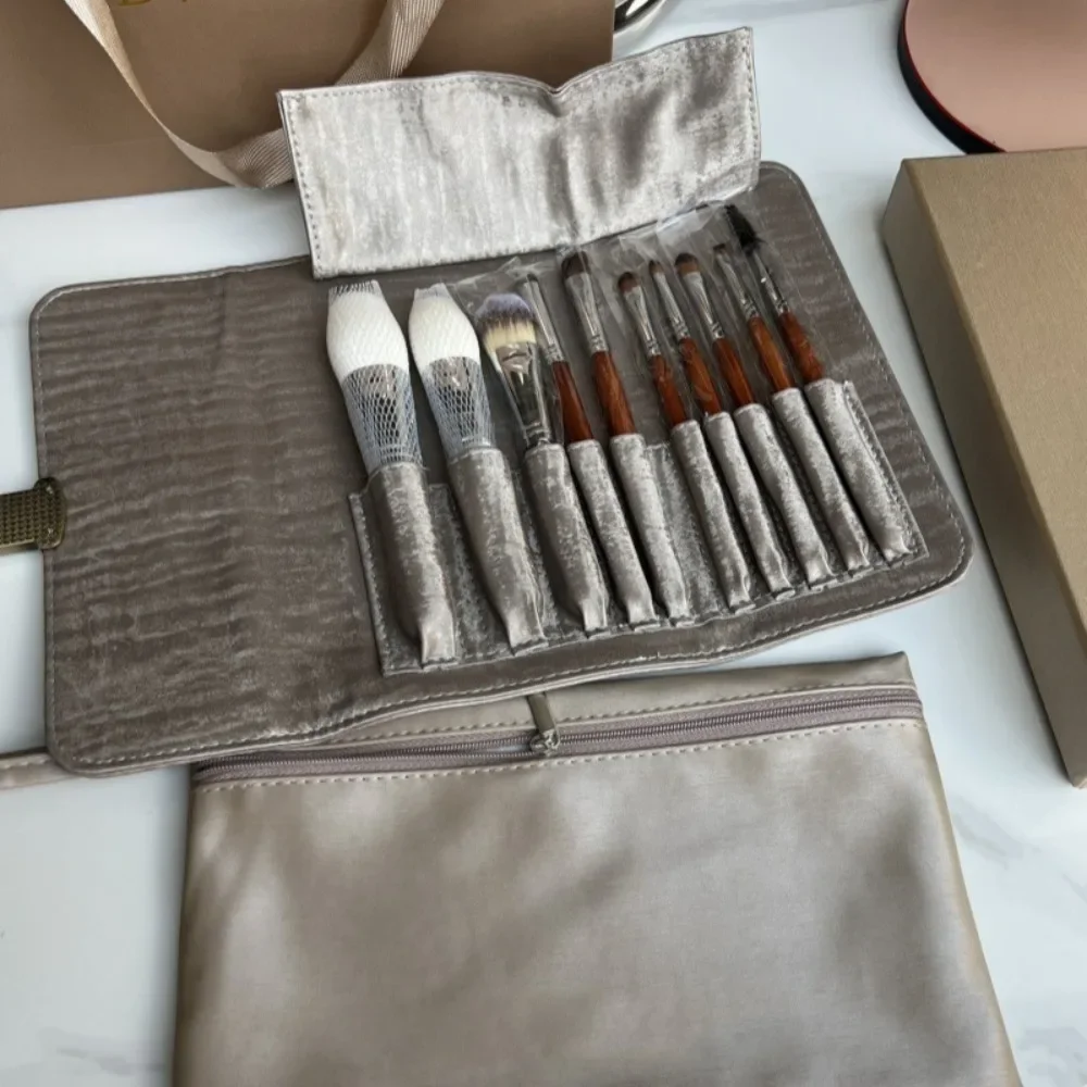 

Hot Sale Full Set of Soft Hair Makeup Brushes 10 Animal Hair Brushes Mahogany Set Lock Bag Luxury Gift for Men and Women