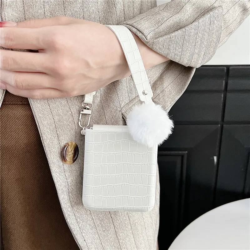 Korean Luxury Pearl Chain Hinge Case for Samsung Galaxy Z Flip6 Case Z Flip5 Z Flip7 4 Pocket2 Moto Razr50 ultra Xiaomi Mix Flip