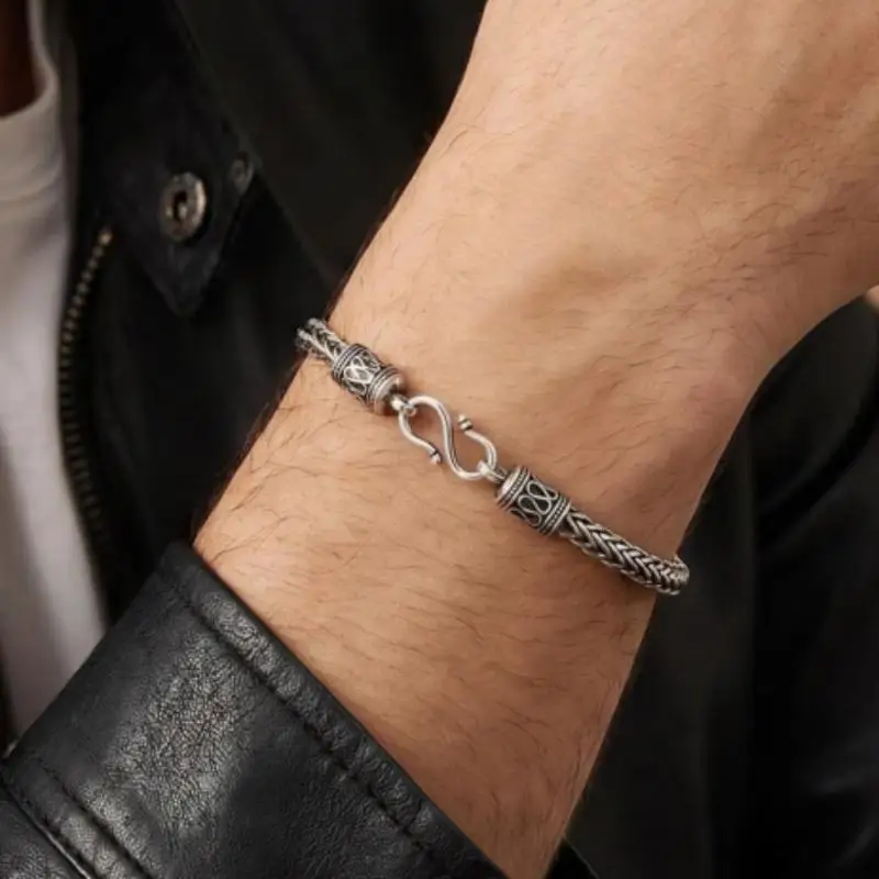 Retro-Armbandkette aus Edelstahl, modischer Unisex-Schmuck, wasserdicht, ideal für Verlobungsfeiern, Weihnachtsgeschenke für Freunde und Familie. – Detail 3