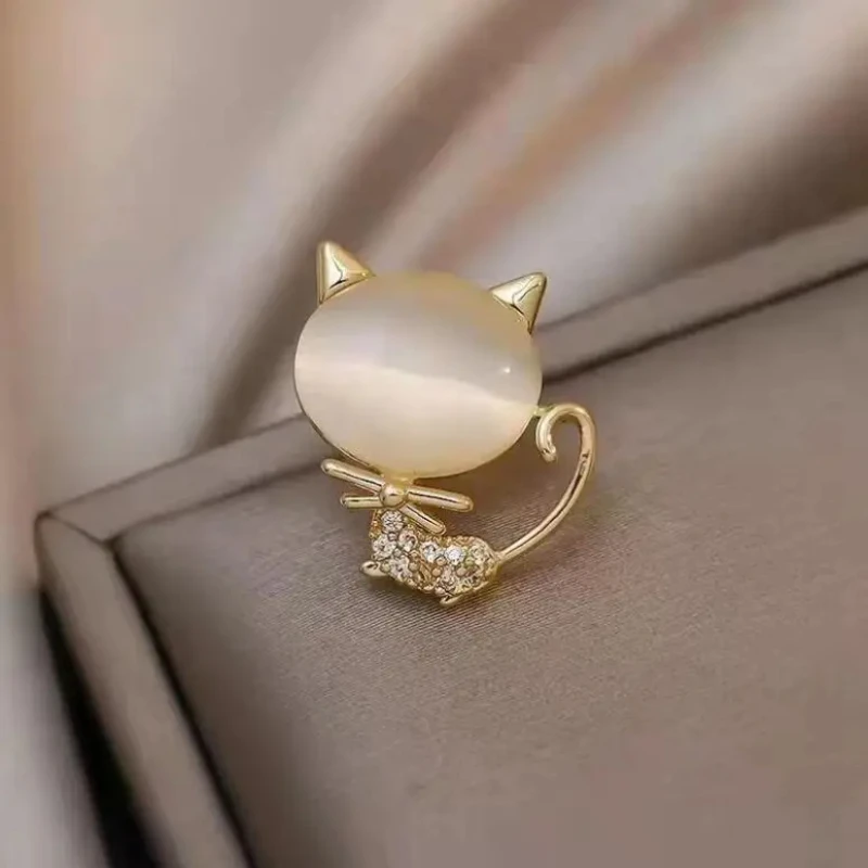 Cute Rhinestone Opal Cat Animal Brooches For Women Lapel Pin Collar Button Party Dress Protective Collar Mini Buckle
