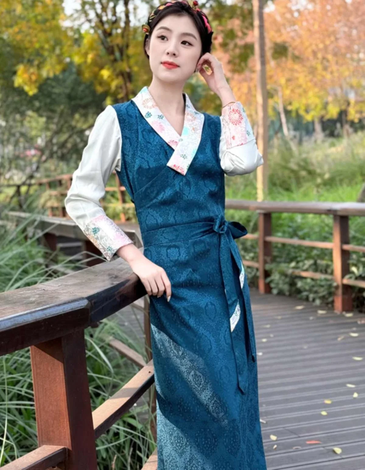 

South Asia Nepal Tibet Himalayan Areas Travel Costume Woman Lady Girl Clothing in OrientTown Morden Long Robe Tibetan Dress CT45